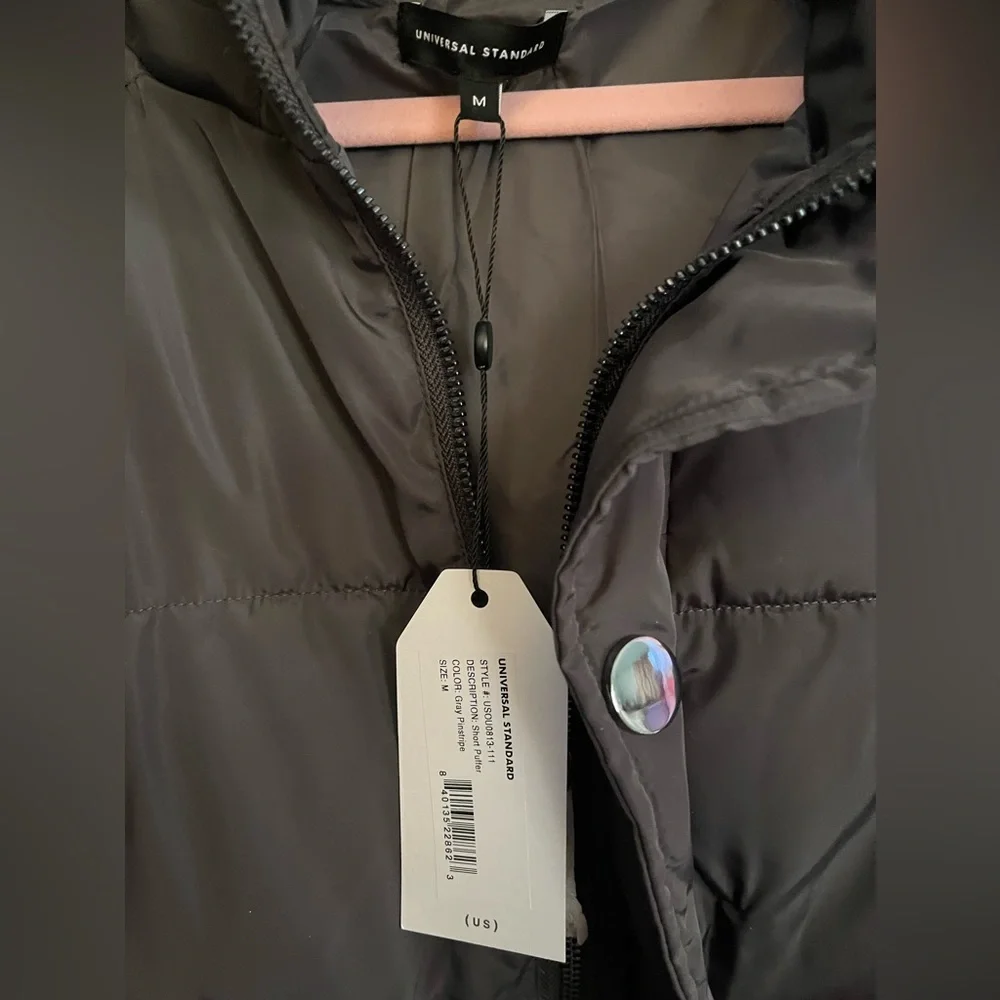 Universal Standard Rainier Short Puffer - NWT. Size M (women’s 18-20) - Picture 3 of 8